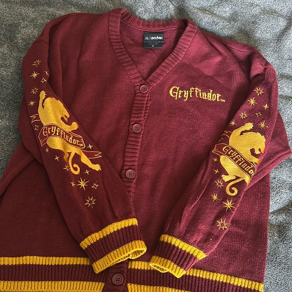 Harry Potter Gryffindor Cardigan Sweater - Picture 2 of 6